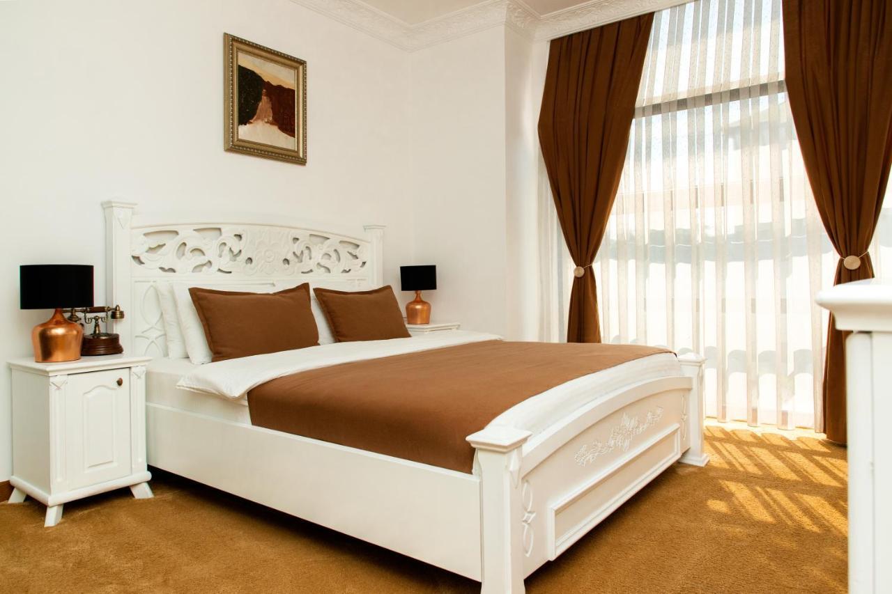 Golden Hotel Pristina Esterno foto