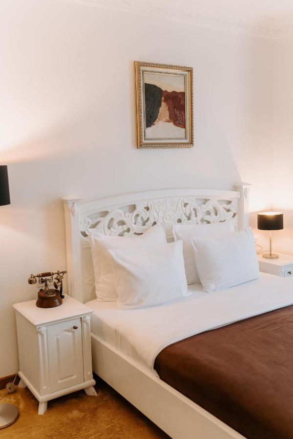 Golden Hotel Pristina Esterno foto