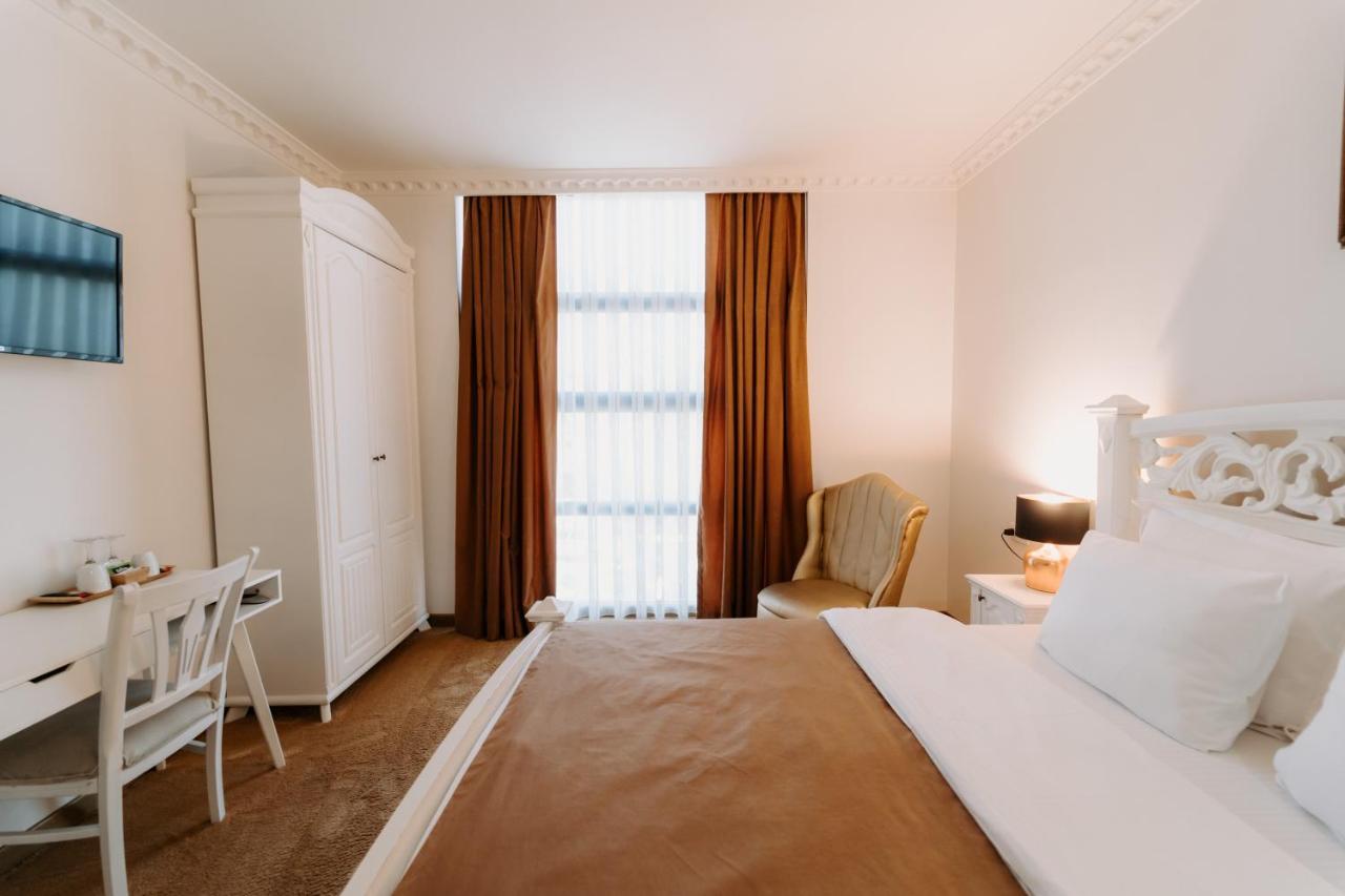 Golden Hotel Pristina Esterno foto