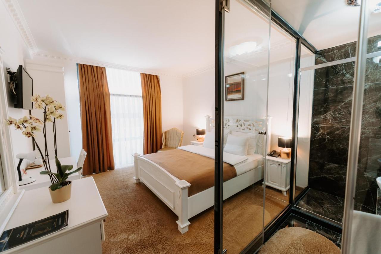 Golden Hotel Pristina Esterno foto