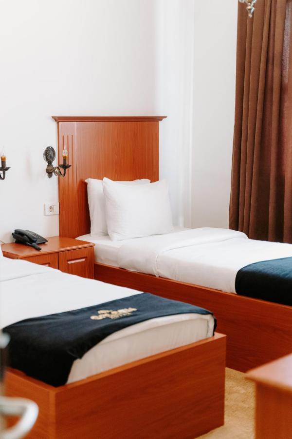 Golden Hotel Pristina Esterno foto
