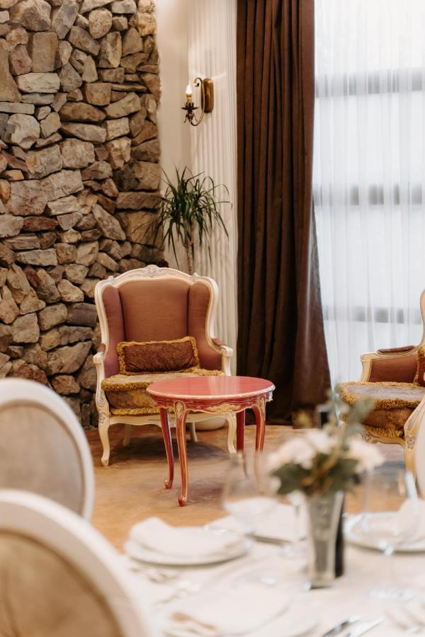 Golden Hotel Pristina Esterno foto