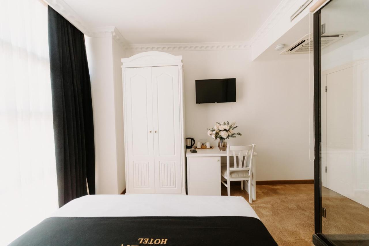 Golden Hotel Pristina Esterno foto