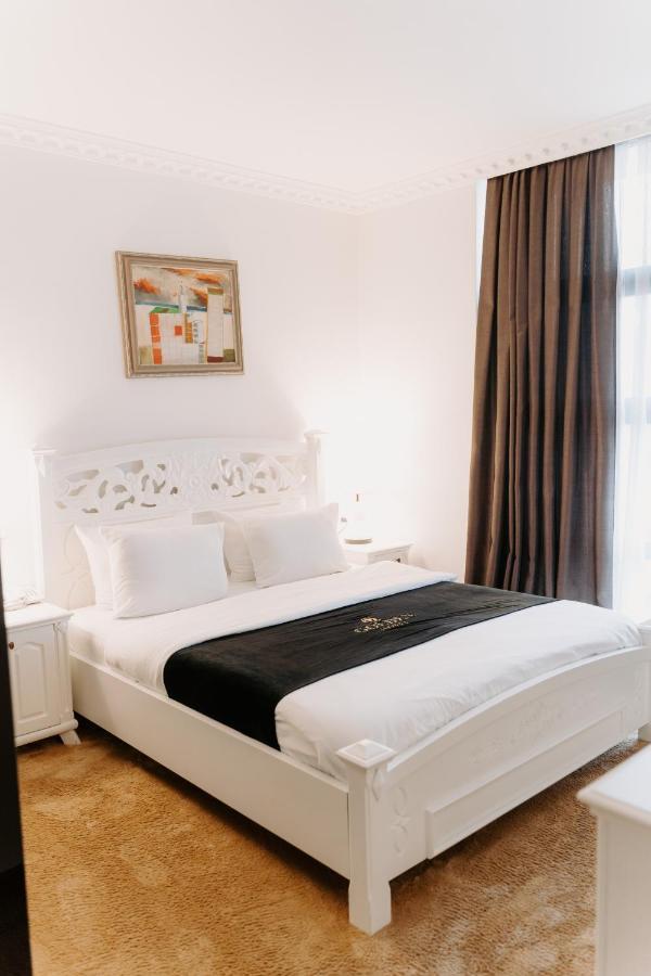 Golden Hotel Pristina Esterno foto